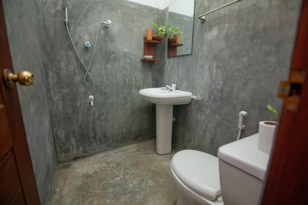 Light House Beach Home Matara Kamer foto